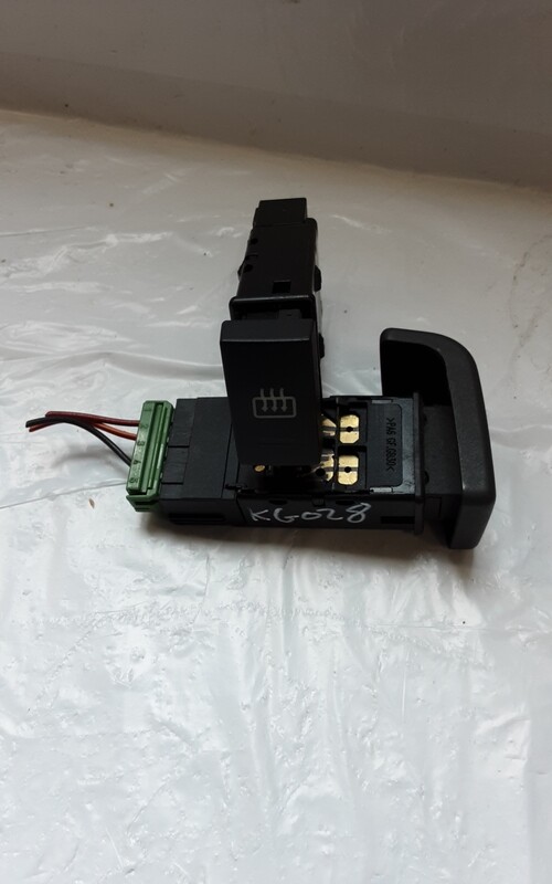 LAND ROVER FREELANDER 1 HEATED REAR WINDOW SWITCH YUE500130PUY