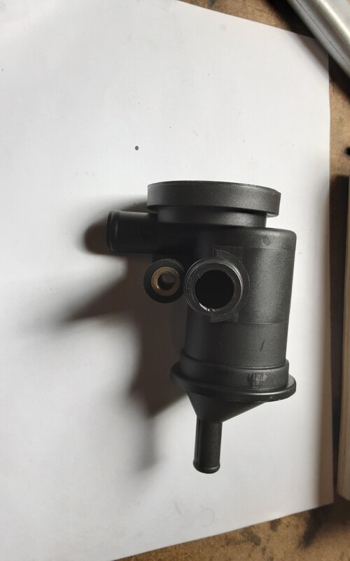 LAND ROVER DEFENDER 2.5 CYCLONE ENGINE OIL BREATHER ERR1471