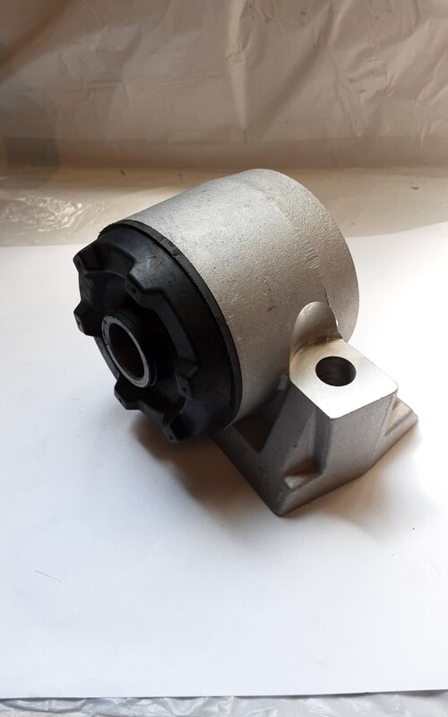 LAND ROVER FREELANDER 1 01 - 06 FRONT RH LOWER WISHBONE HOUSING AND BUSH RBX101800