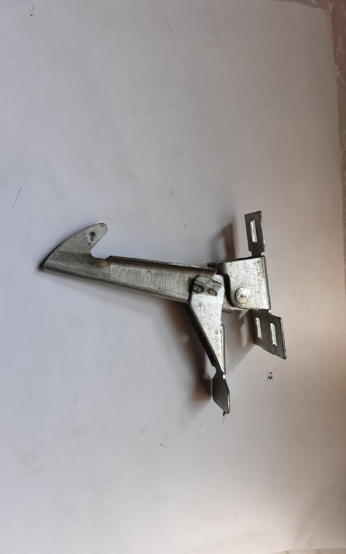 LAND ROVER DEFENDER BONNET CATCH MUC6457