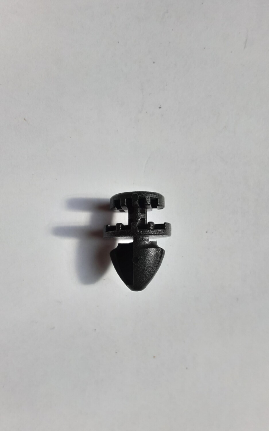 LAND ROVER DISCOVERY 3 FRONT WHEEL ARCH TRIM CLIPS DYC500010