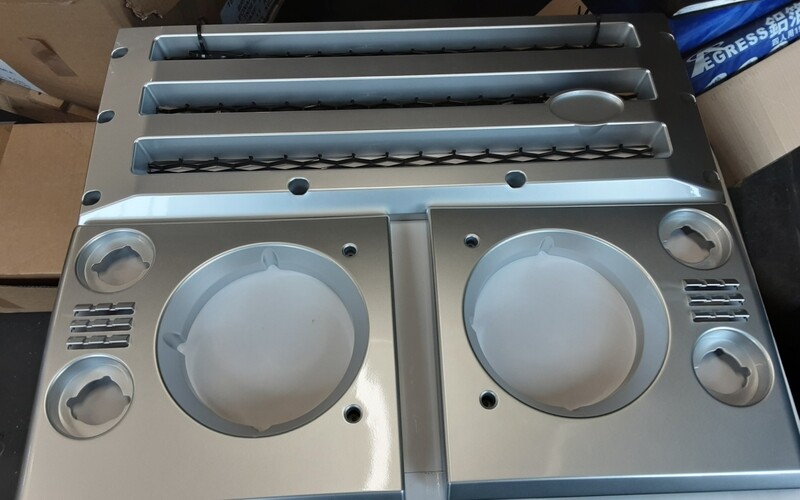 LAND ROVER DEFENDER XS FRONT GRILLE & HEADLIGHT SURROUND IN SILVER DA1969
