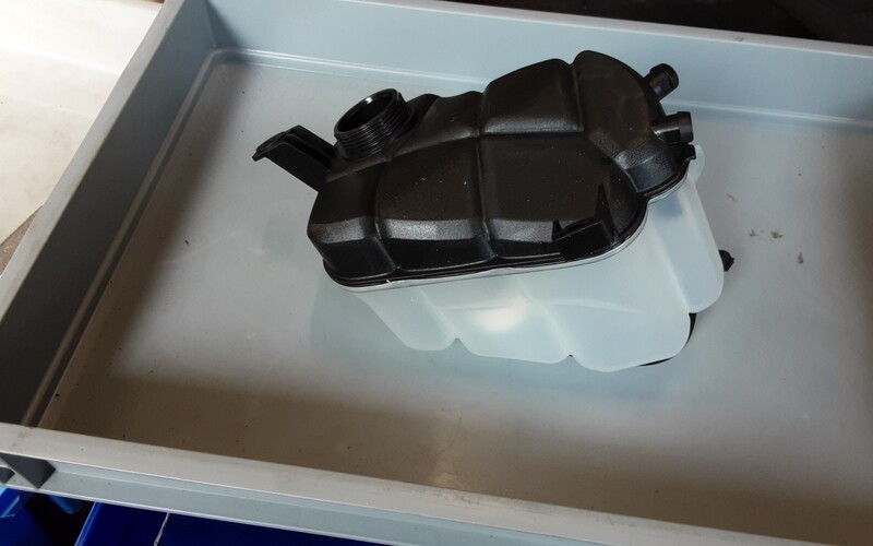 LAND ROVER FREELANDER 2 2.2 TD4 GENUINE EXPANSION COOLANT BOTTLE