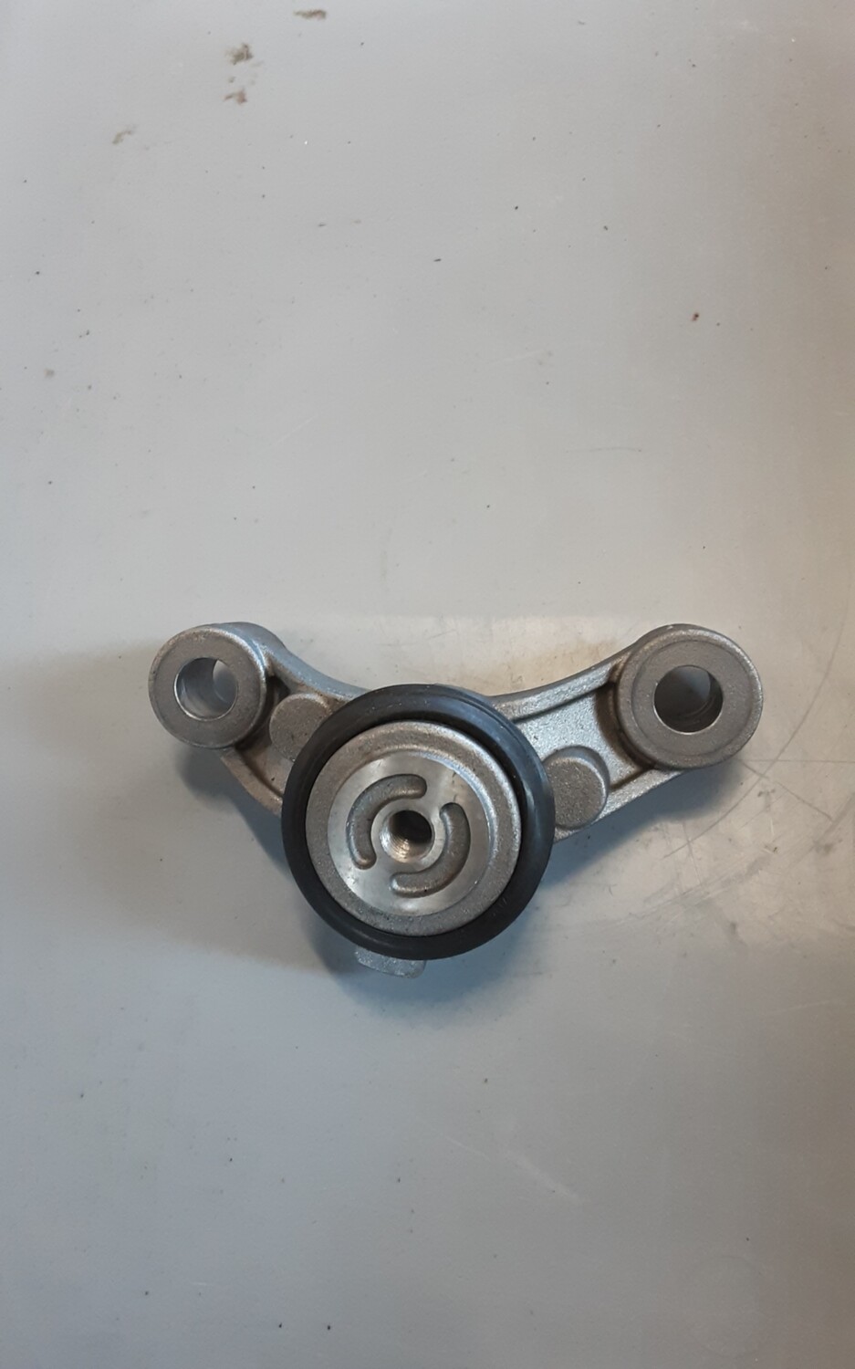RANGE ROVER SPORT L494 CENTER IDLER PULLEY BRACKET CK5Q 8680 AC