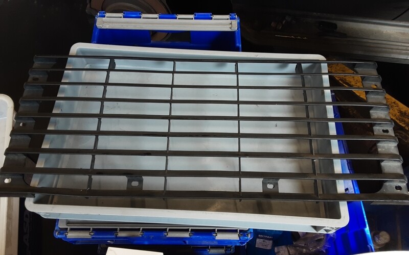 LAND ROVER DEFENDER 90 110 130 FRONT RADIATOR GRILLE