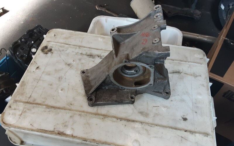 LAND ROVER DISCOVERY 2 TD5 WATER PUMP HOUSING PEU102780