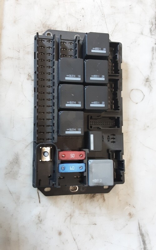 RANGE ROVER L322 REAR BOOT FUSE BOX YQE500340