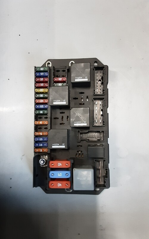 RANGE ROVER L322 REAR FUSE BOX 519392203