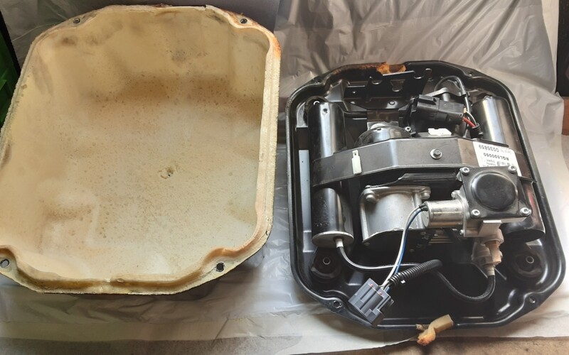 RANGE ROVER L322 AIR SUSPENSION COMPRESSOR WITH CASE RQL500050