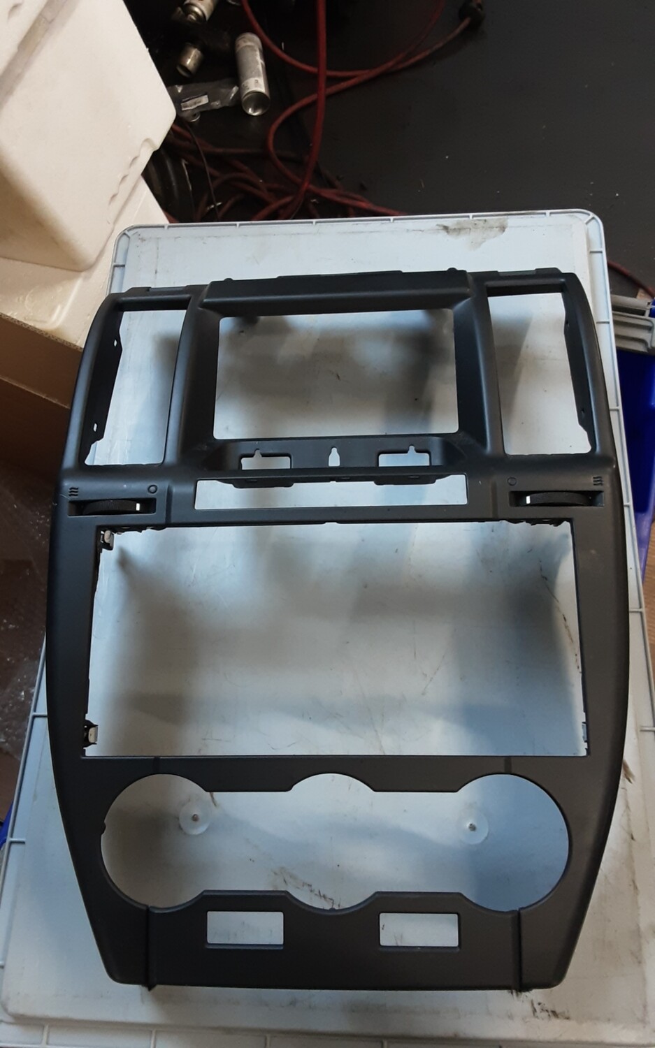 LAND ROVER FREELANDER 2 CENTRE DASH RADIO SURROUND TRIM 6H5X A014L09 ACW