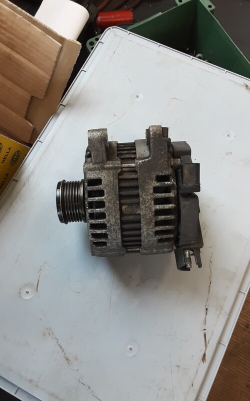 LAND ROVER FREELANDER 2 2.2 TD4 ALTERNATOR 6G9N 10300 YC