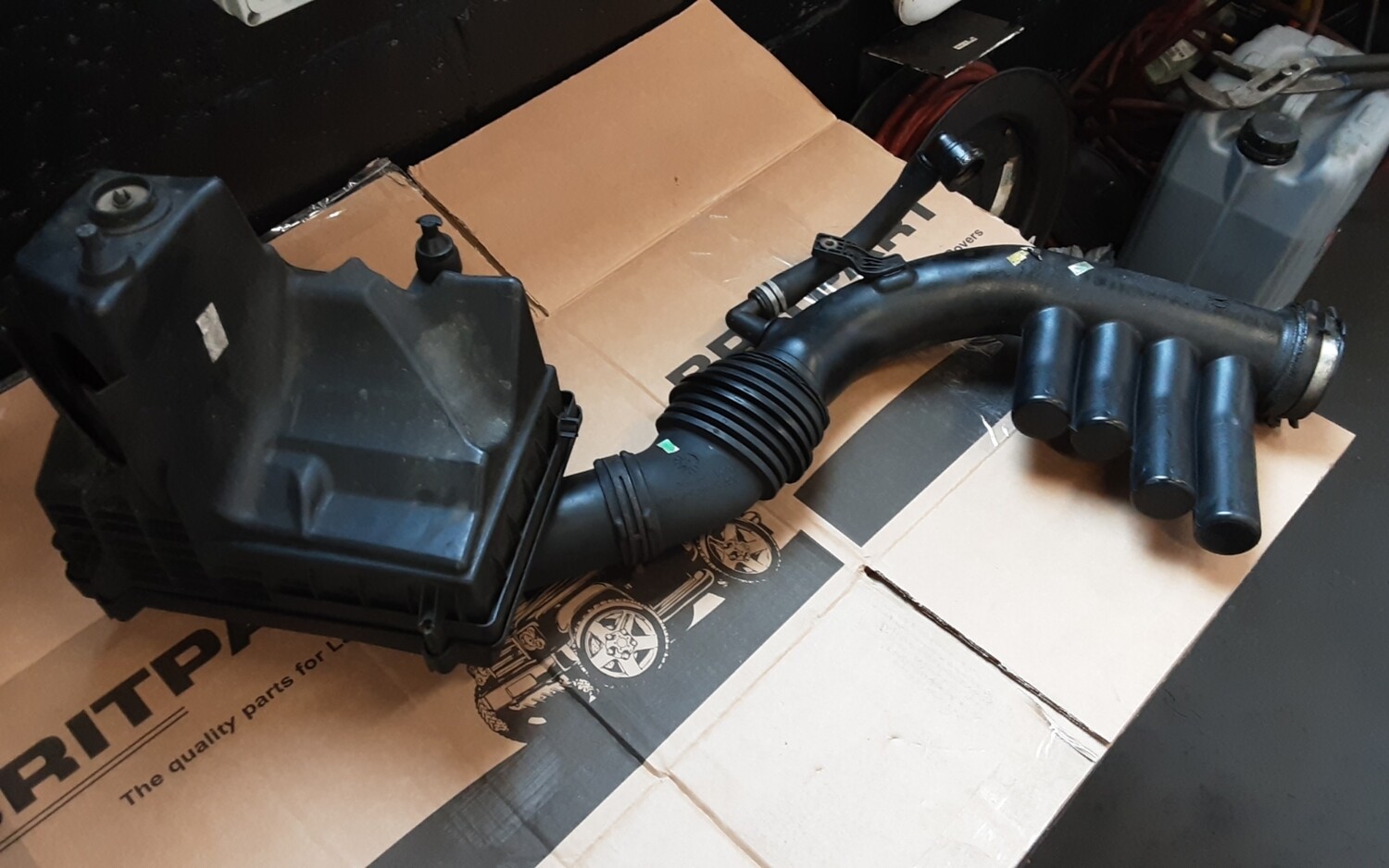 LAND ROVER FREELANDER 2 INTER COOLER PIPE + AIR BOX 6G92 9A673 BG