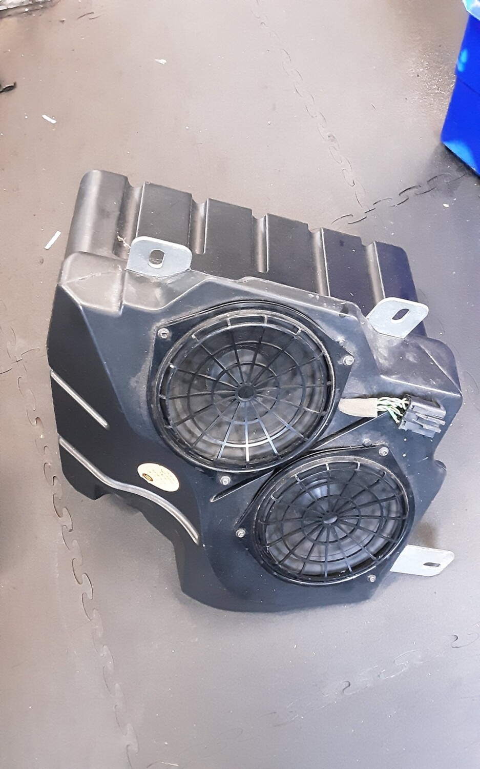 RANGE ROVER L322 REAR BOOT SUB WOOFER XQA00020