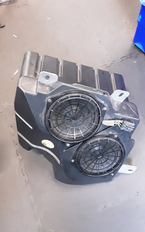 RANGE ROVER L322 REAR BOOT SUB WOOFER XQA00020
