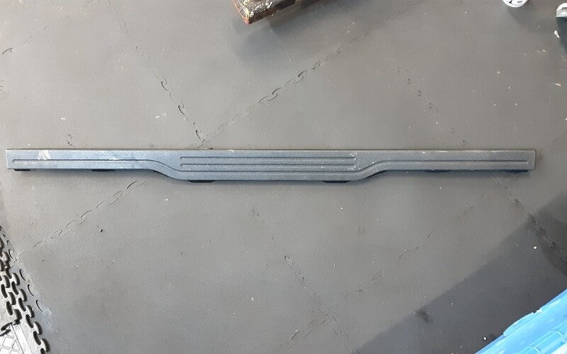 RANGE ROVER L322 LOWER TAILGATE TRIM EQY 500190