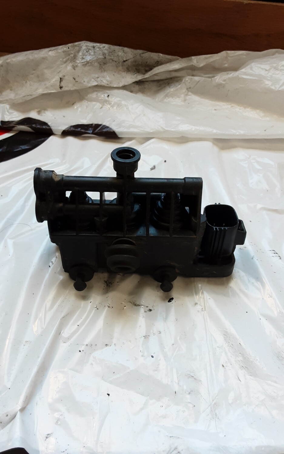 RANGE ROVER L322 FRONT AIR SUSPENSION CROSSOVER VALVE RVH500060