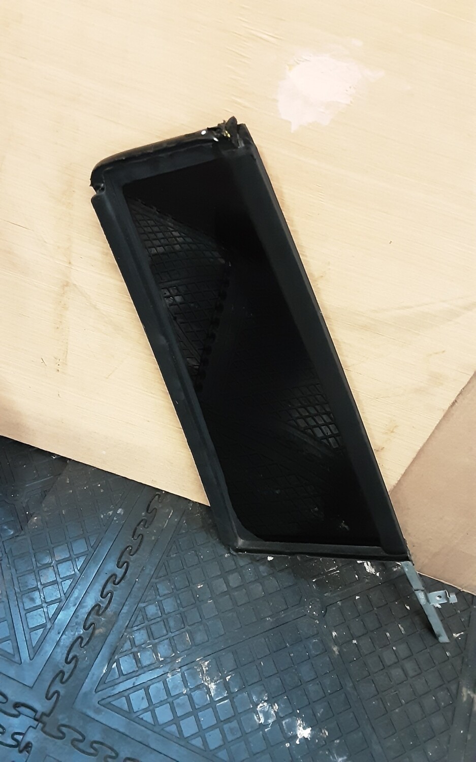 LAND ROVER DISCOVERY 4 NSR PASSENGER SIDE REAR QUARTER WINDOW GLASS DARK TINT
