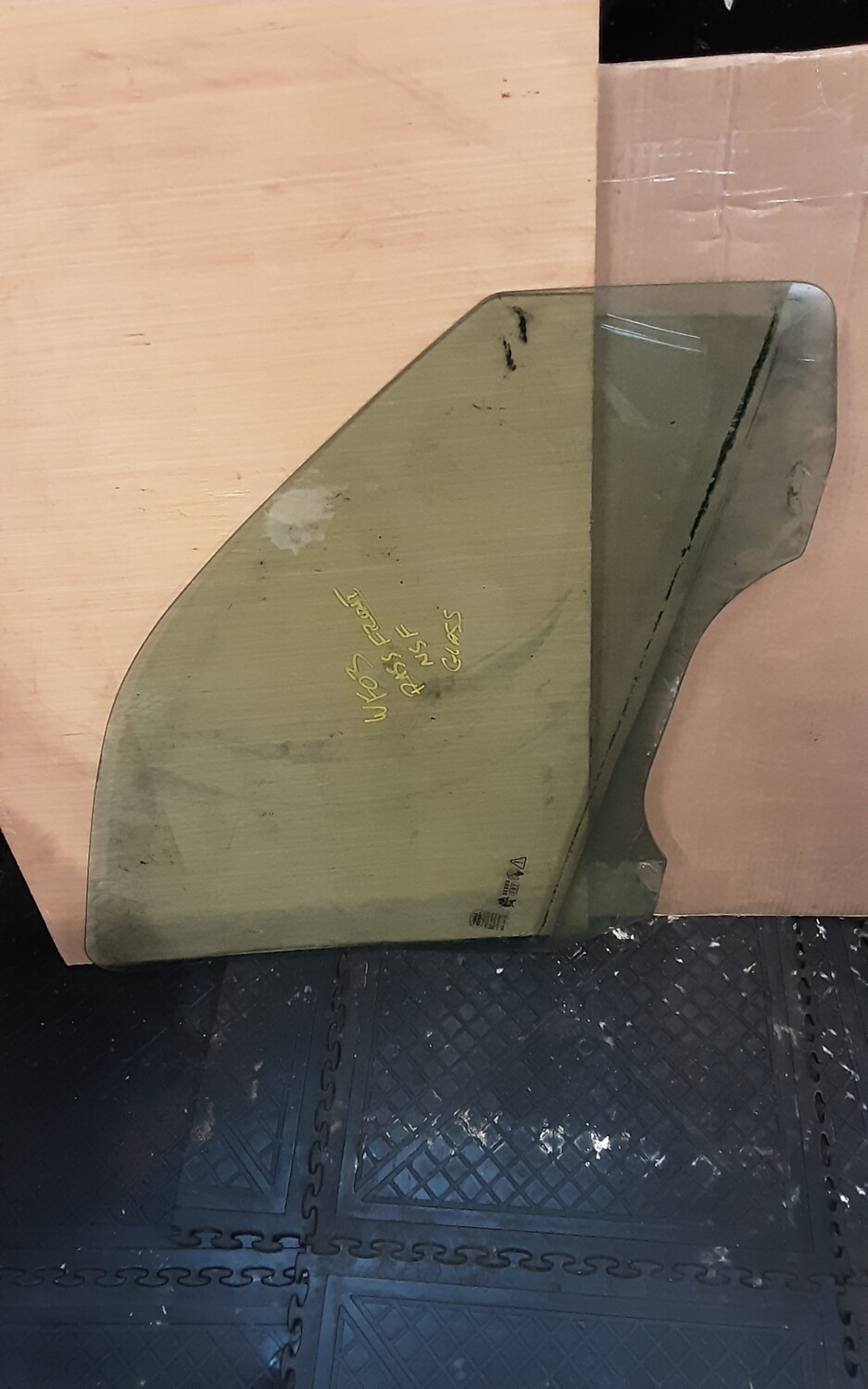 LAND ROVER FREELANDER 1 NSF PASSENGER FRONT WINDOW GLASS