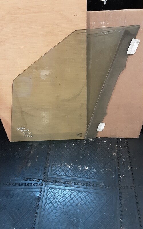 LAND ROVER L322 2007 OSF DRIVERS FRONT WINDOW GLASS