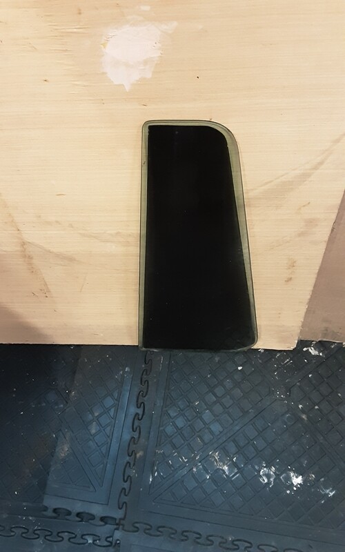 LAND ROVER FREELANDER 1 NSR PASSENGER SIDE REAR QUARTER WINDOW GLASS DARK TINT