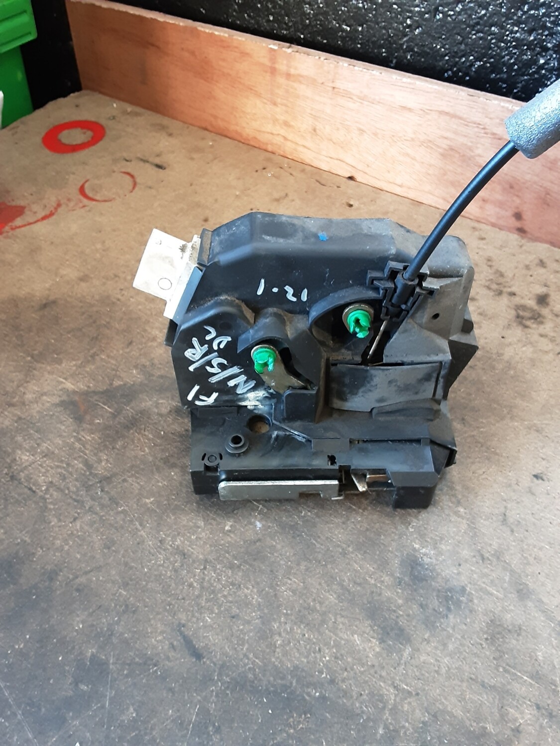 LAND ROVER FREELANDER 1 NSR DOOR LATCH ALR9787A