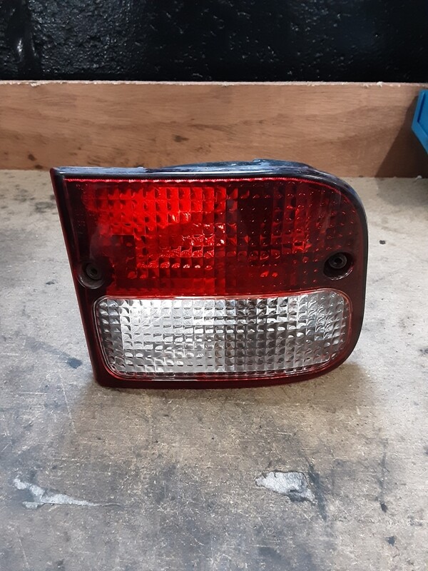 LAND ROVER FREELANDER 1 NSR TAIL BUMPER LIGHT XFB500190