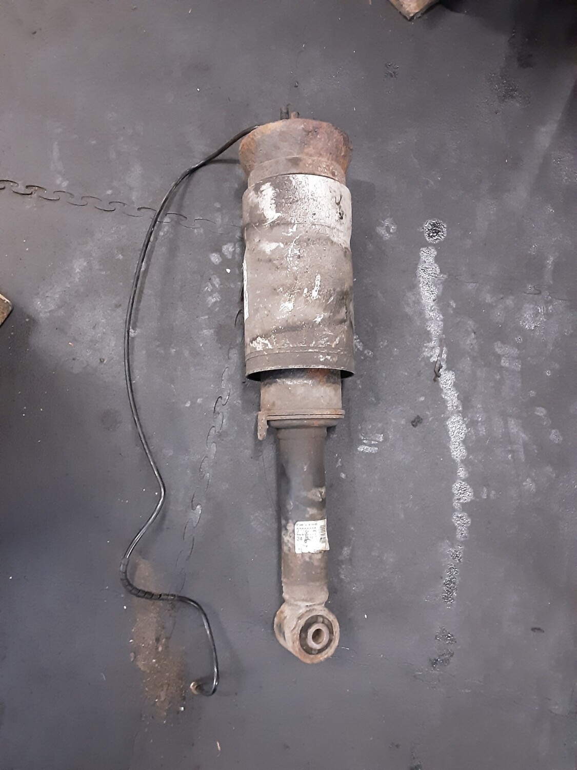 RANGE ROVER SPORT 05 - 13 OSF AIR SUSPENSION STRUT 22238305