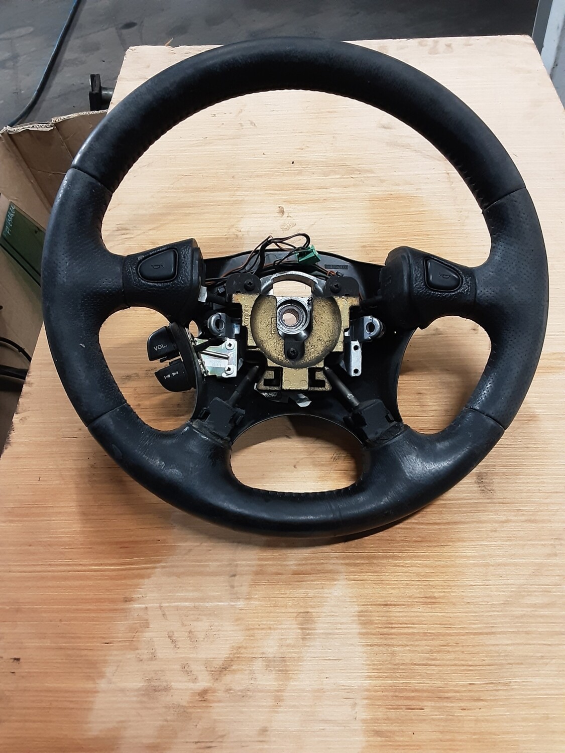 LAND ROVER FREELANDER 1 STEERING WHEEL QTB00472 WEW
