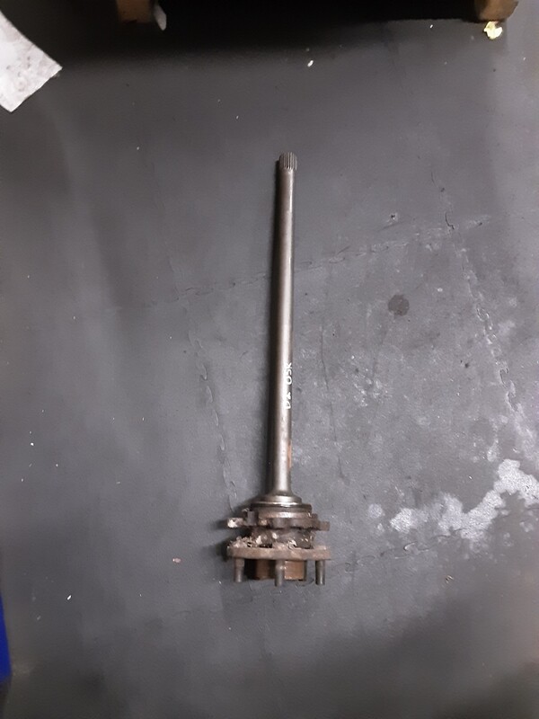 LAND ROVER DISCOVERY 2 TD5 OSR DRIVE SHAFT AND HUB