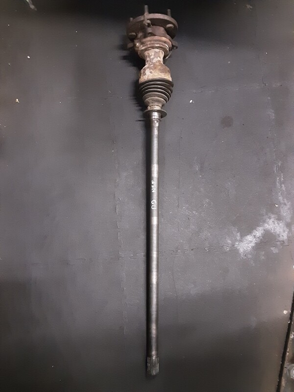 LAND ROVER DISCOVERY 2 TD5 NSF DRIVE SHAFT WITH HUB