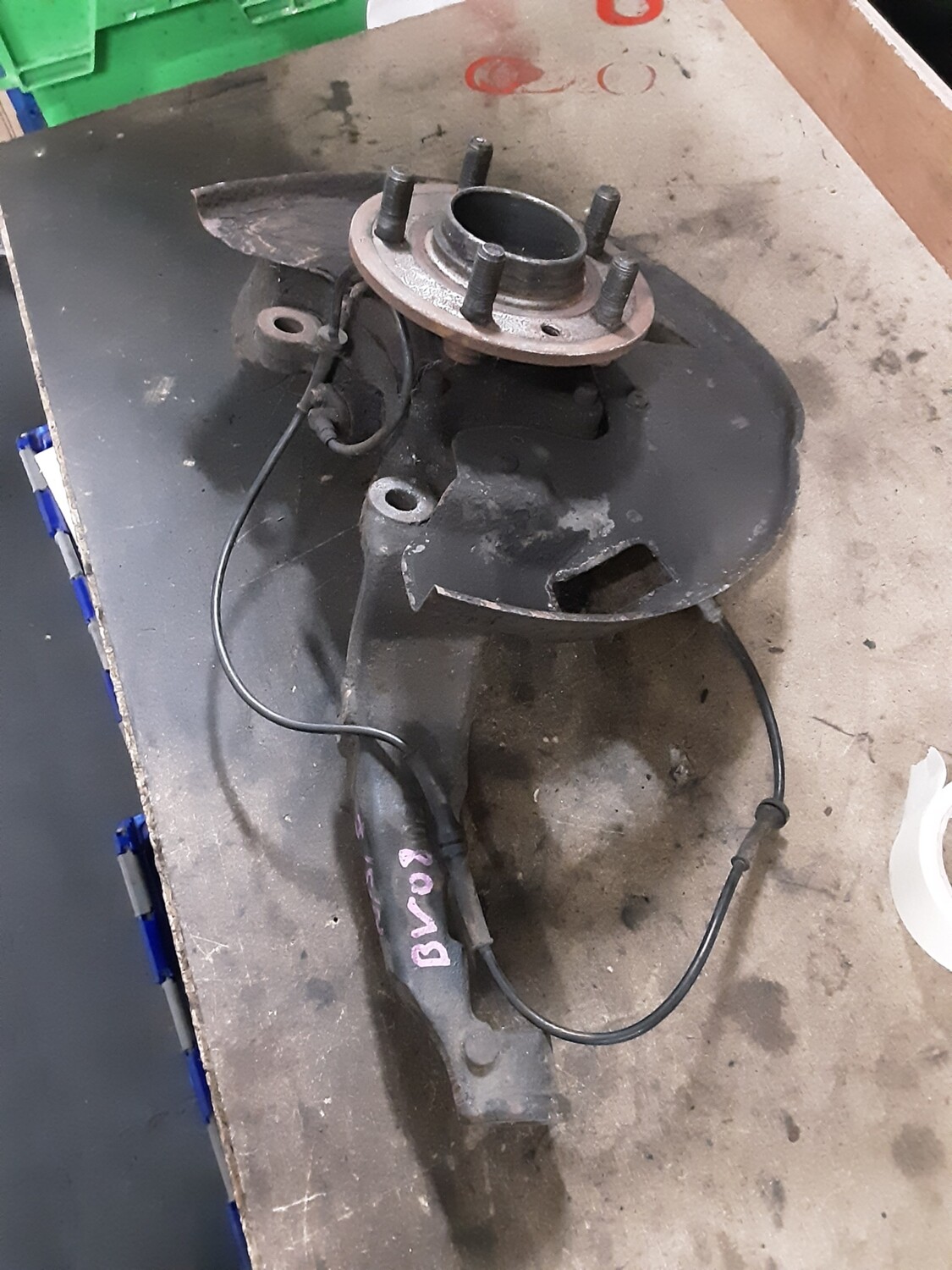 RANGE ROVER SPORT TDV8 3.6 NSF HUB WITH ABS SENSOR