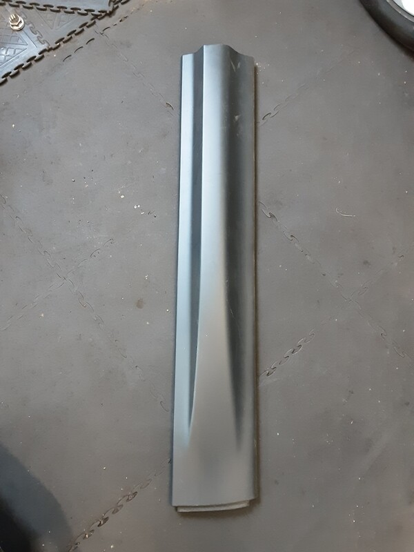 RANGE ROVER SPORT FRONT LEFT DOOR MOULDING TRIM DK62 21065 AD
