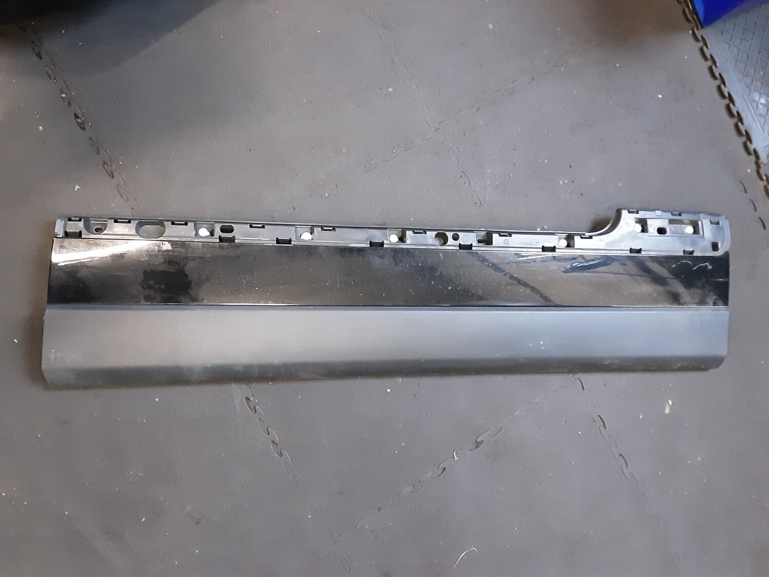 RANGE ROVER L405 RH LOWER DOOR TRIM MOULDING CK52 21064 ADW
