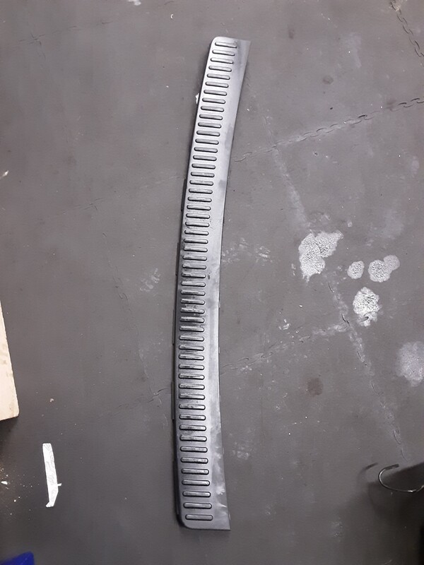 RANGE ROVER SPORT TOP REAR BUMPER COVER DOE000021XXX