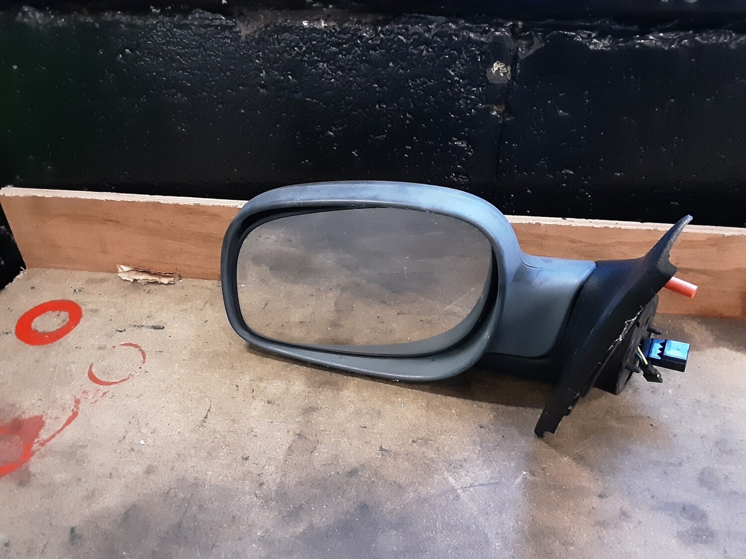 LAND ROVER FREELANDER 1 PASSENGER LEFT SIDE ELECTRIC WING MIRROR M080051