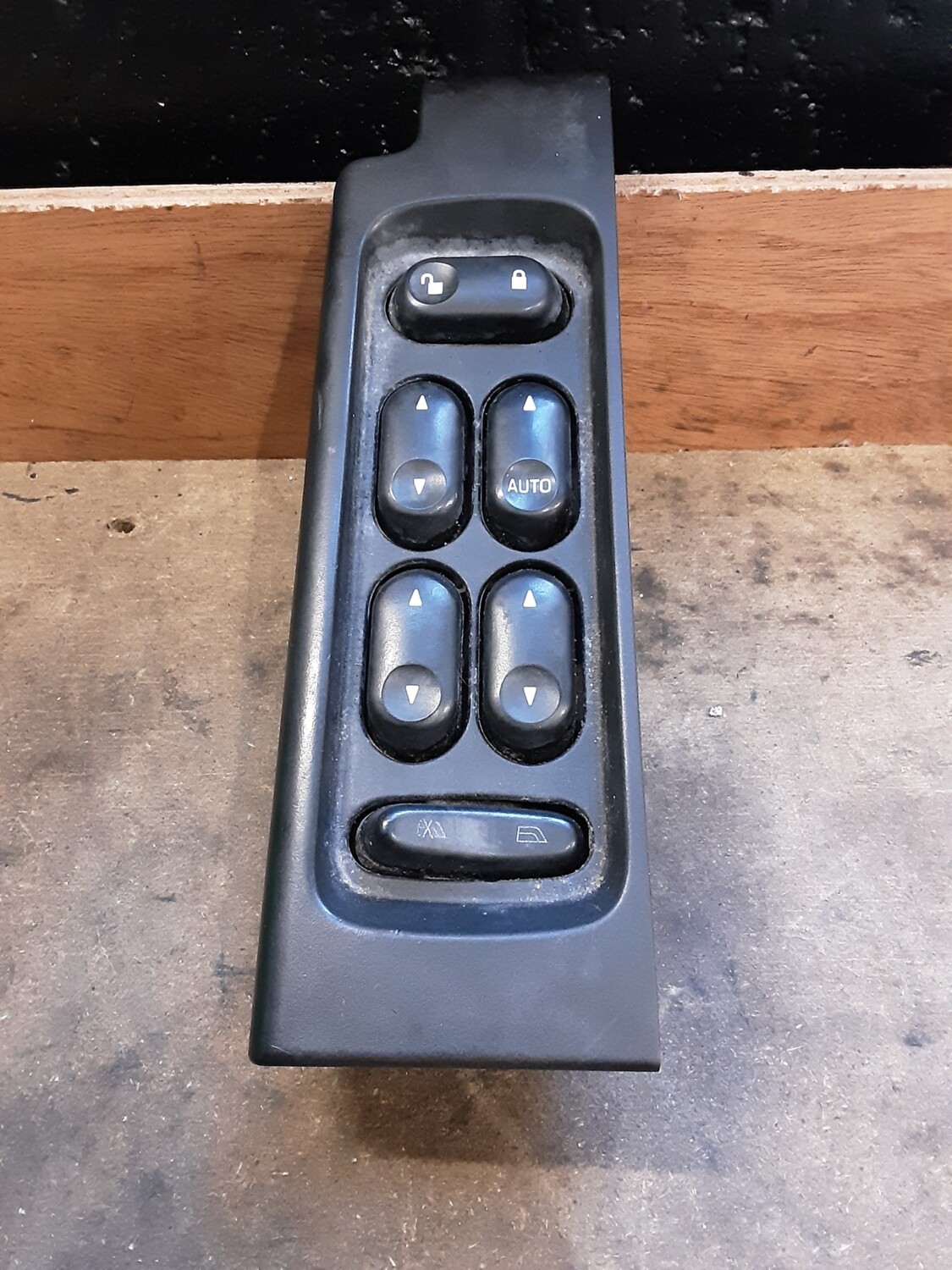 LAND ROVER FREELANDER 1 CENTRAL LOCKING AND WINDOW SWITCH PANEL BUTTONS EIP500260