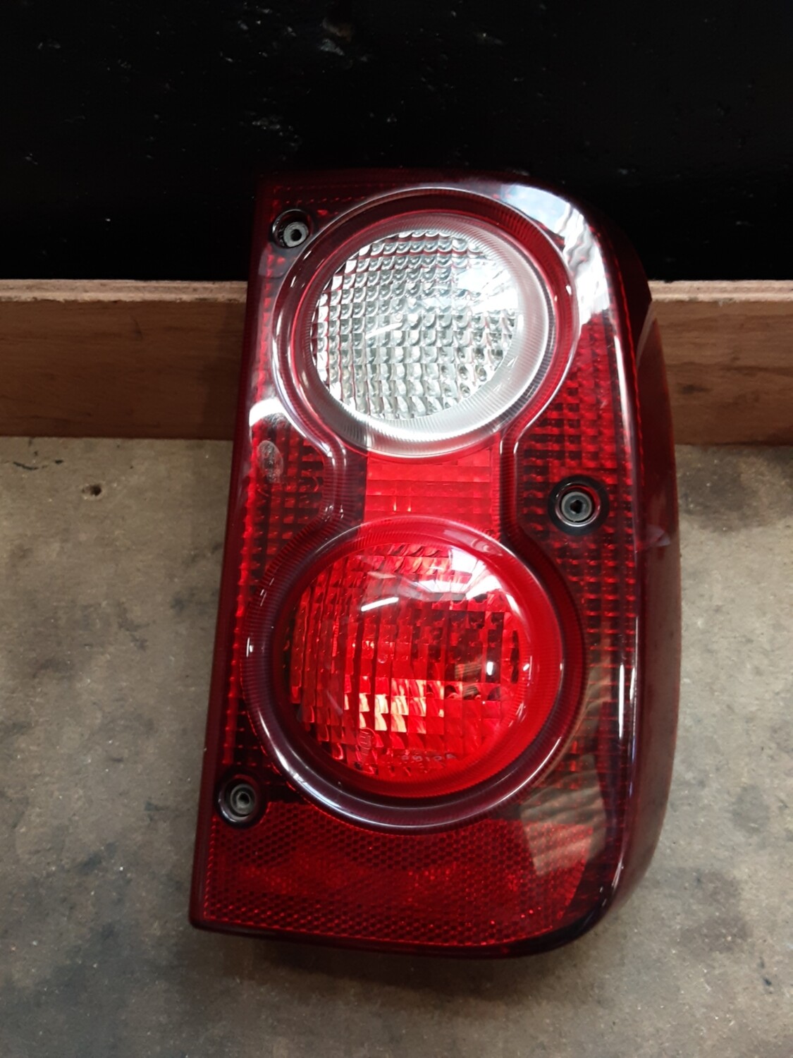 LAND ROVER FREELANDER 1 OSR DRIVERS UPPER REAR LIGHT UNIT