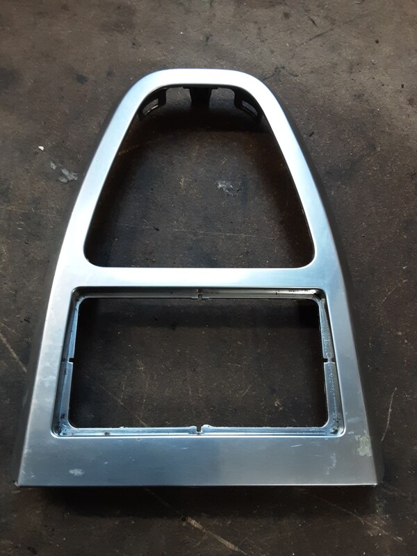 LAND ROVER FREELANDER 2 GEAR SELECTOR SURROUND VP6H5X F7E391
