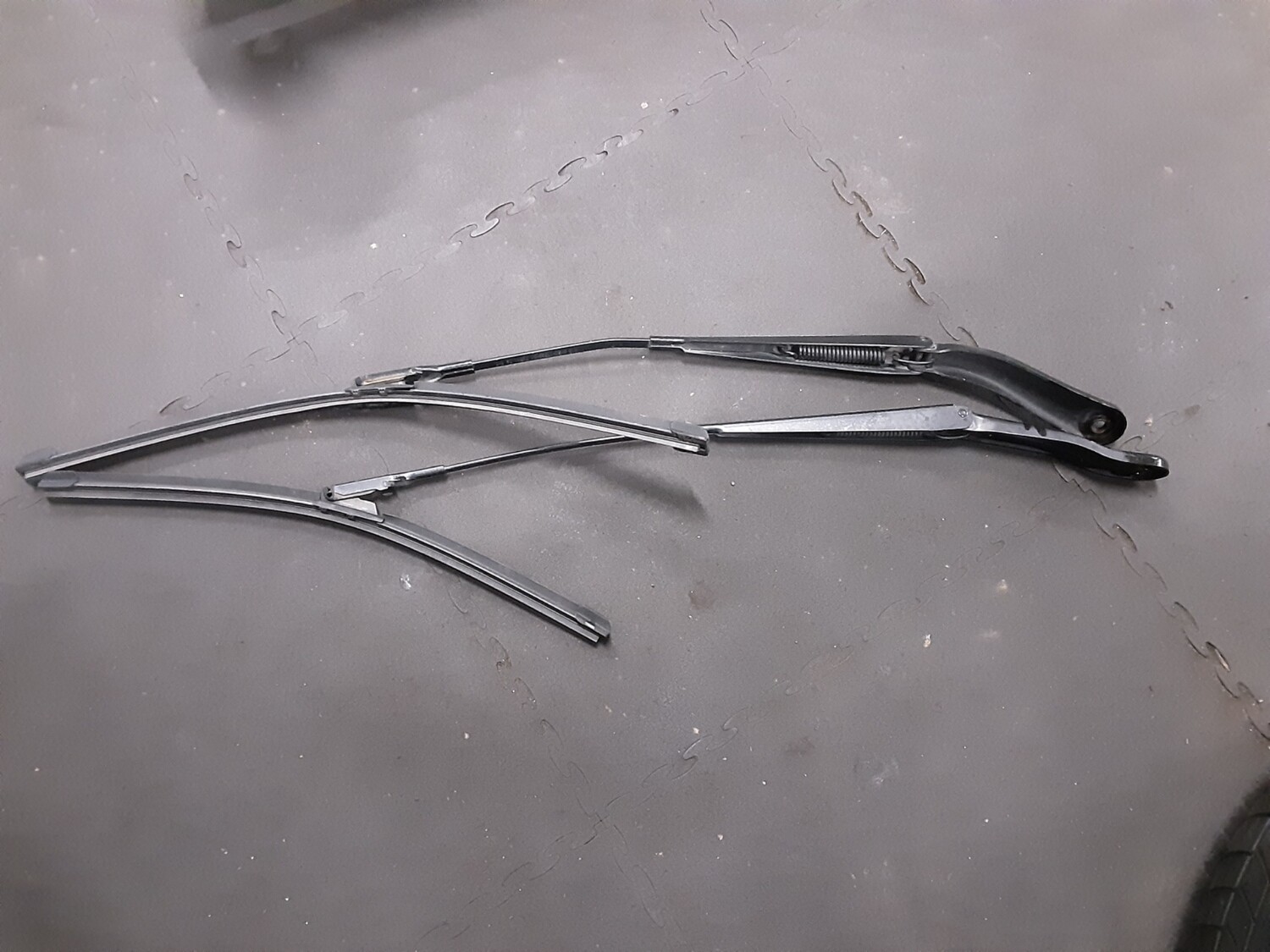 LAND ROVER FREELANDER 2 WIPER ARMS WITH BLADES