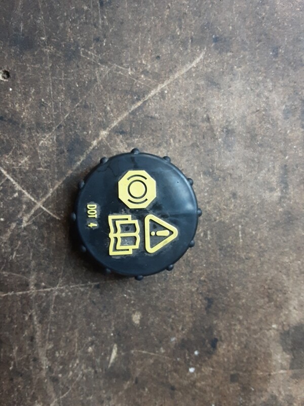 LAND ROVER FREELANDER 2 BRAKE FLUID BOTTLE CAP