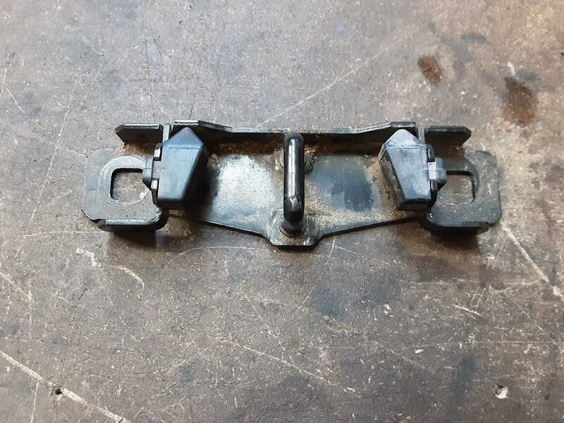 LAND ROVER FREELANDER 2 TAILGATE BOOT CATCH 3M51R404B12