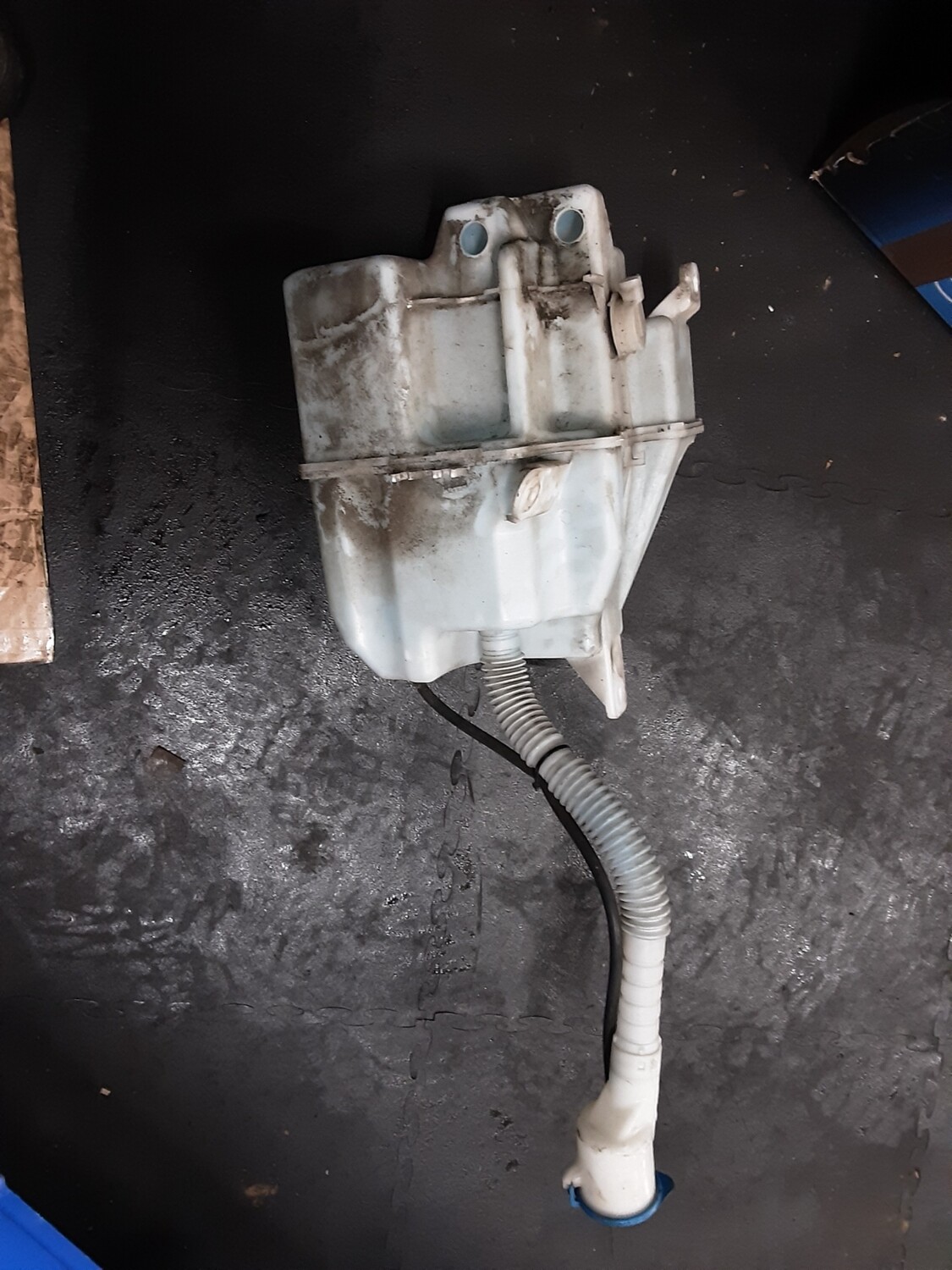 LAND ROVER FREELANDER 2 2.2 2011 WINDSCREEN WASHER BOTTLE 6H52 17C627 CB