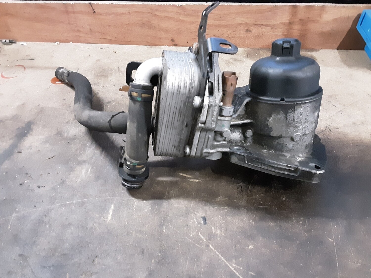 LAND ROVER FREELANDER 2 2.2 TD4 2011 OIL FILTER HOUSING AND COOLER