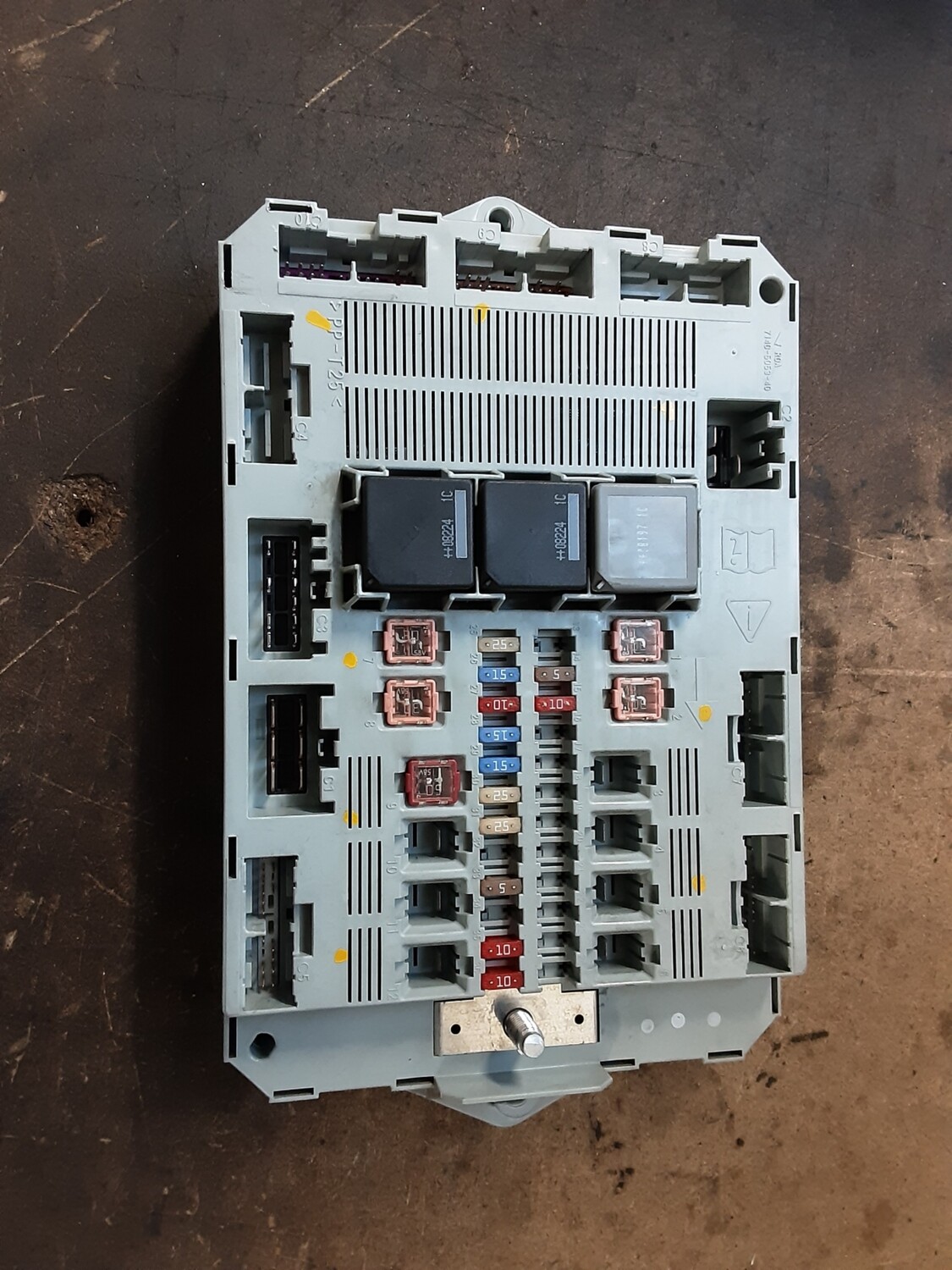 JAGUAR XF FRONT FOOTWELL FUSE BOX 8X2T 14B476 BD