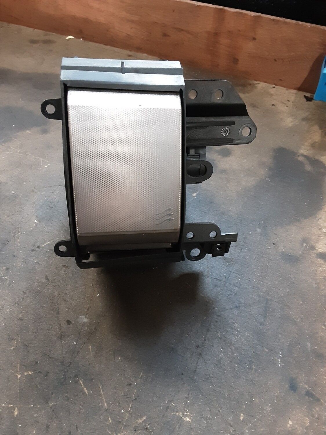 JAGUAR XF CENTRE RIGHT AIR VENT 8X23 19K617 BH