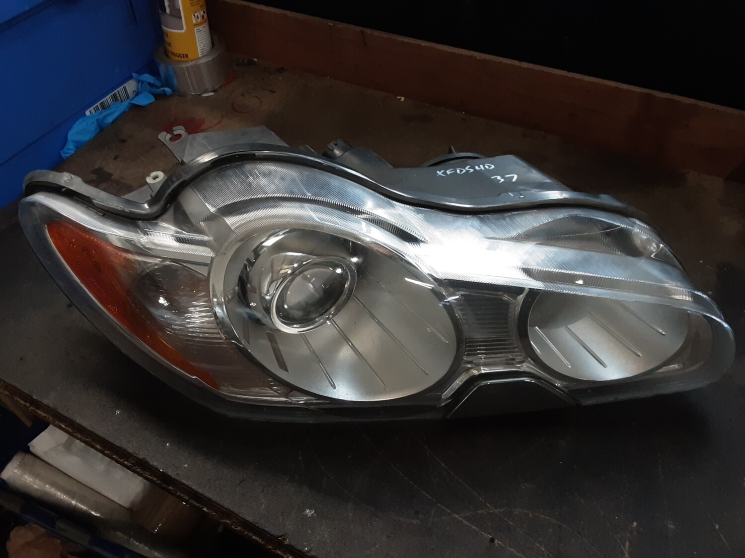 JAGUAR XF PRE FACELIFT DRIVERS SIDE HEADLIGHT 239274