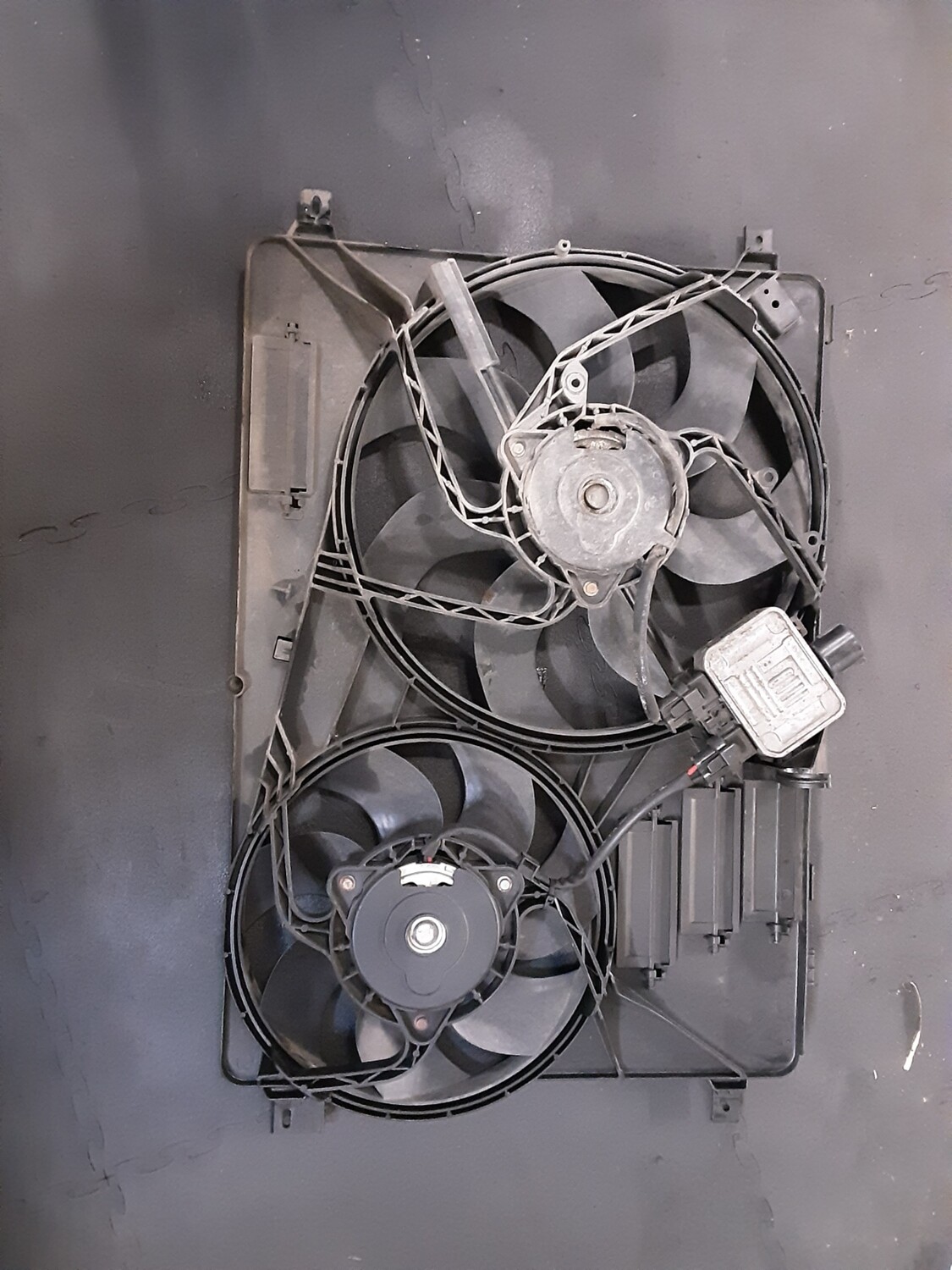 LAND ROVER FREELANDER 2 2.2 DIESEL RADIATOR COOLING FAN 8240515