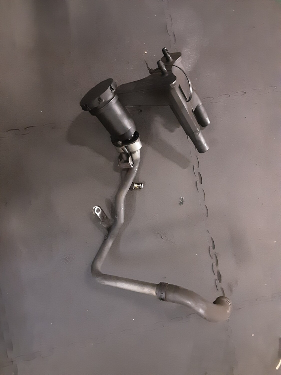  RANGE ROVER JAGUAR 2.7 TDV6 OIL BREATHER SEPERATOR 4R8Q 6A 785 AE