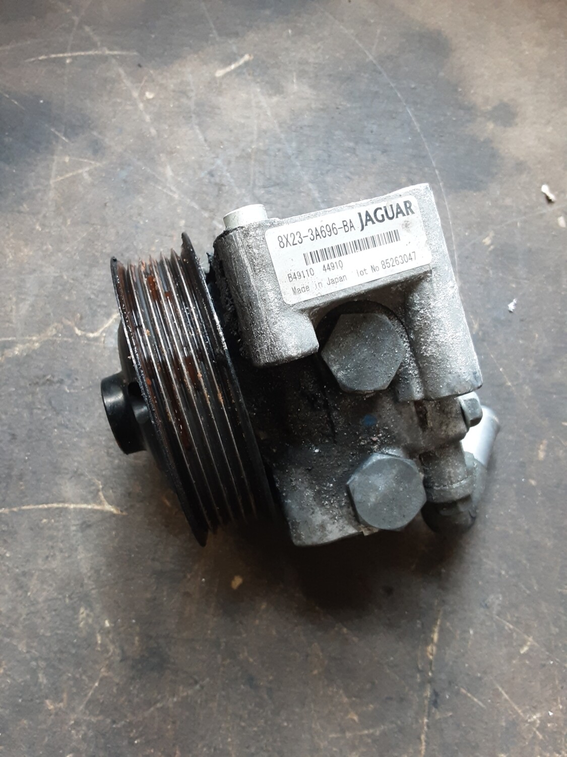 JAGUAR XF 2.7 POWER STEERING PUMP 8X23 3A696 BA
