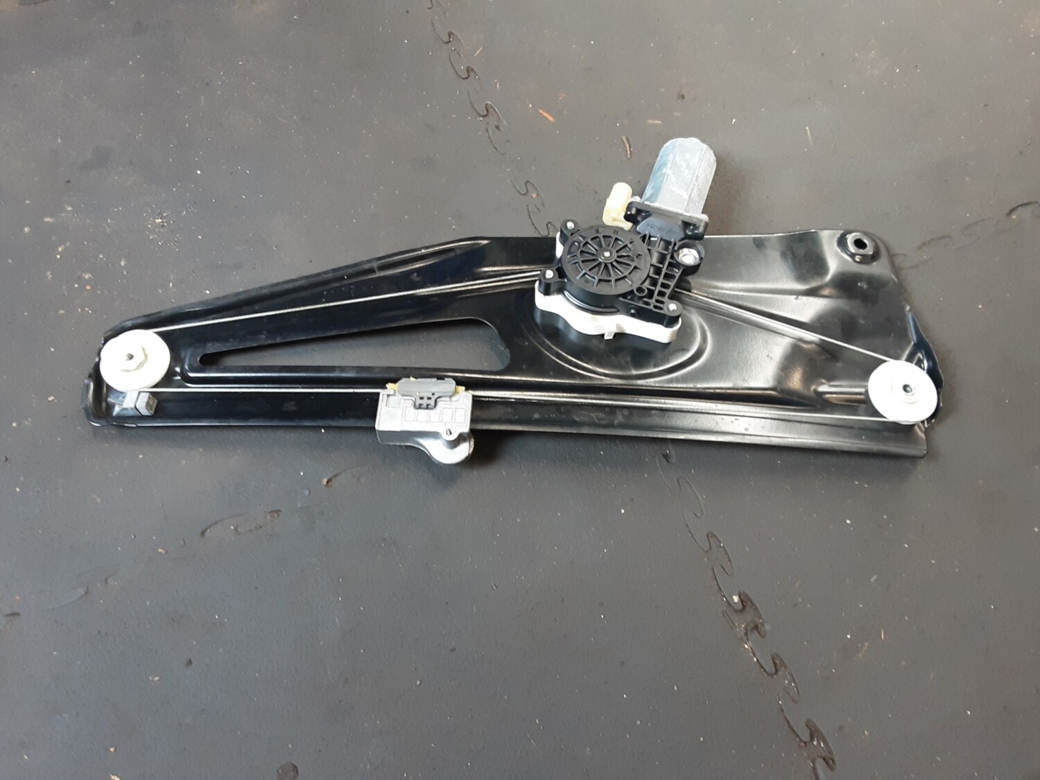 RANGE ROVER L322 NSR PASSENGER REAR WINDOW REGULATOR CVH500110